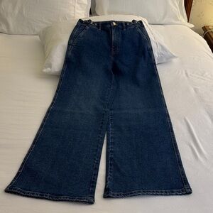 A nice stretch pant that keeps it tight & looking right!